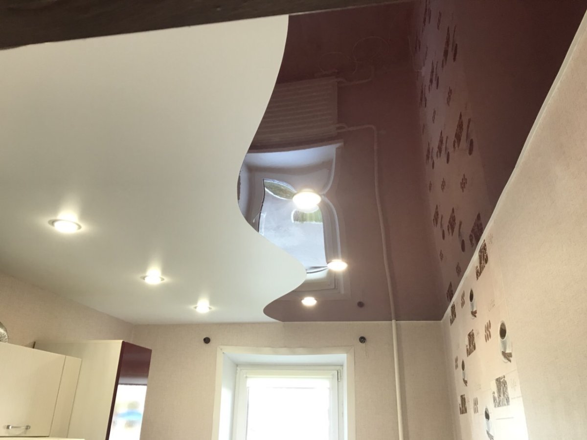 Натяжные потолки для зала