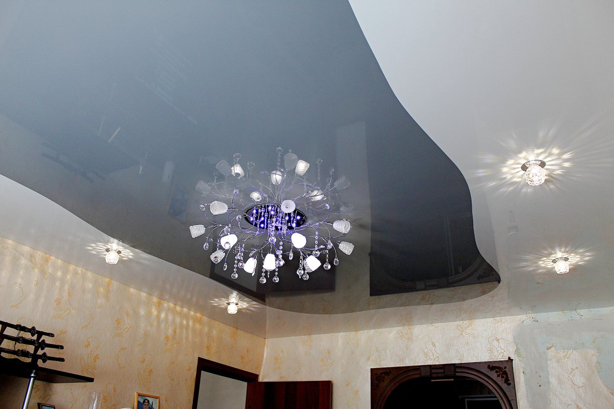 Двухуровневый потолок гостиная