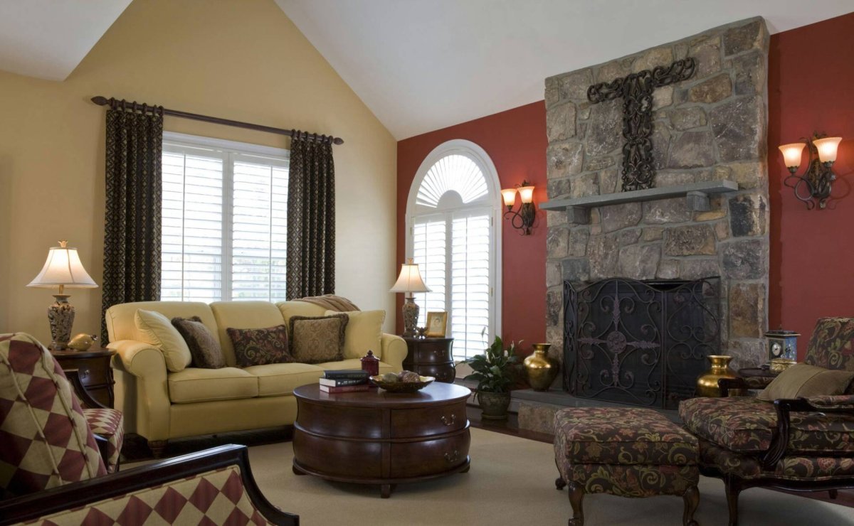 Стены разного цвета в гостиной