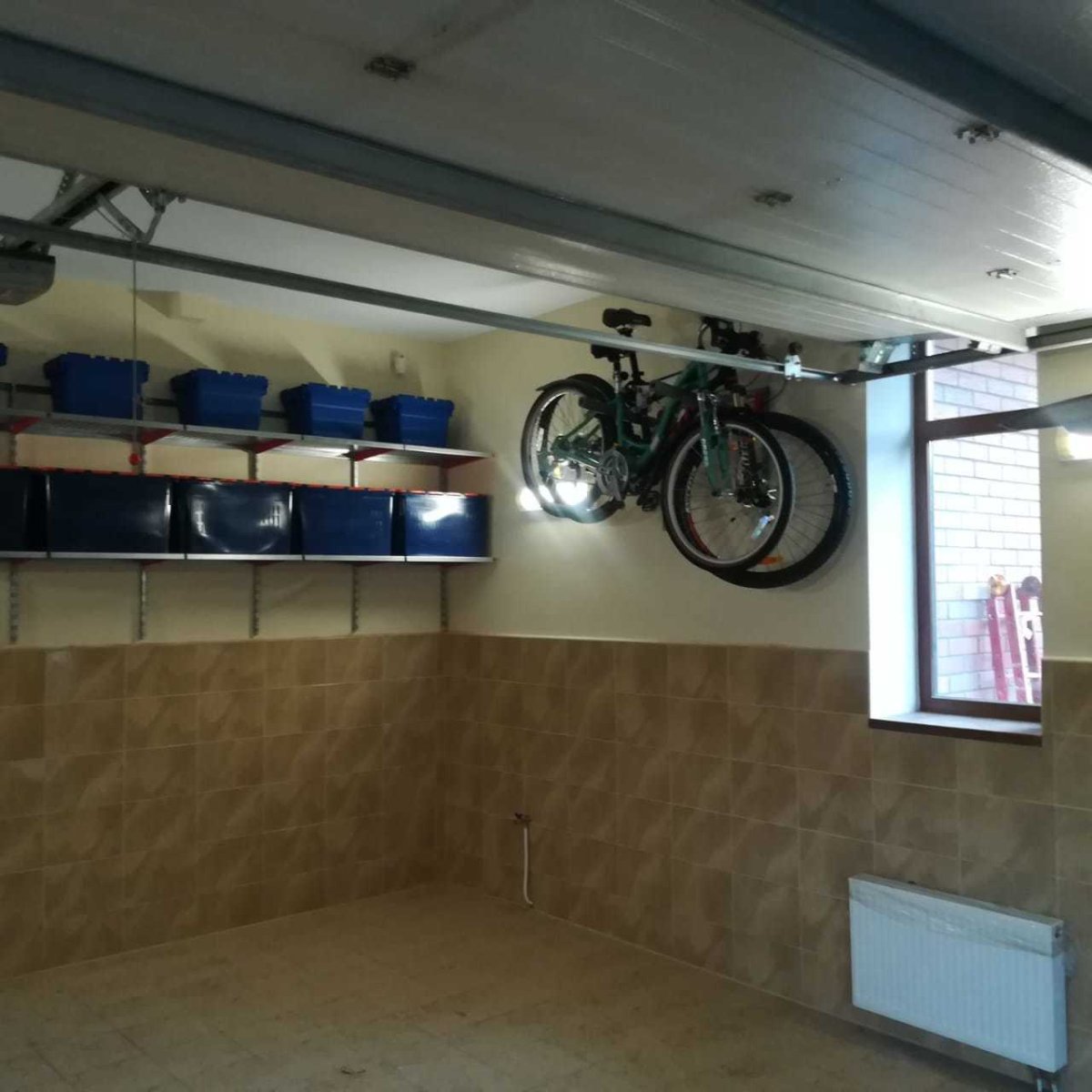 Полки на потолке в гараже