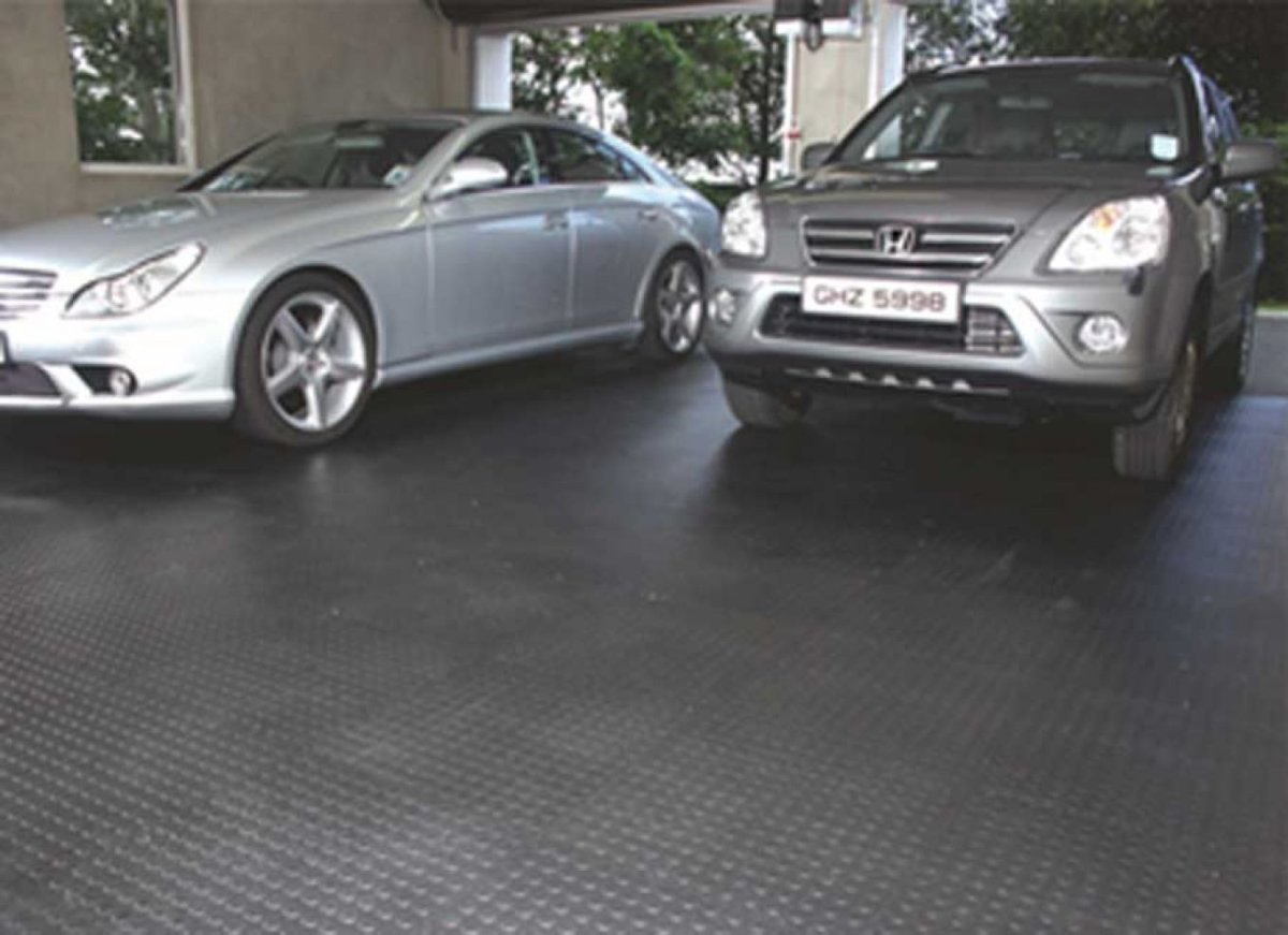 Резиновое покрытие для гаража