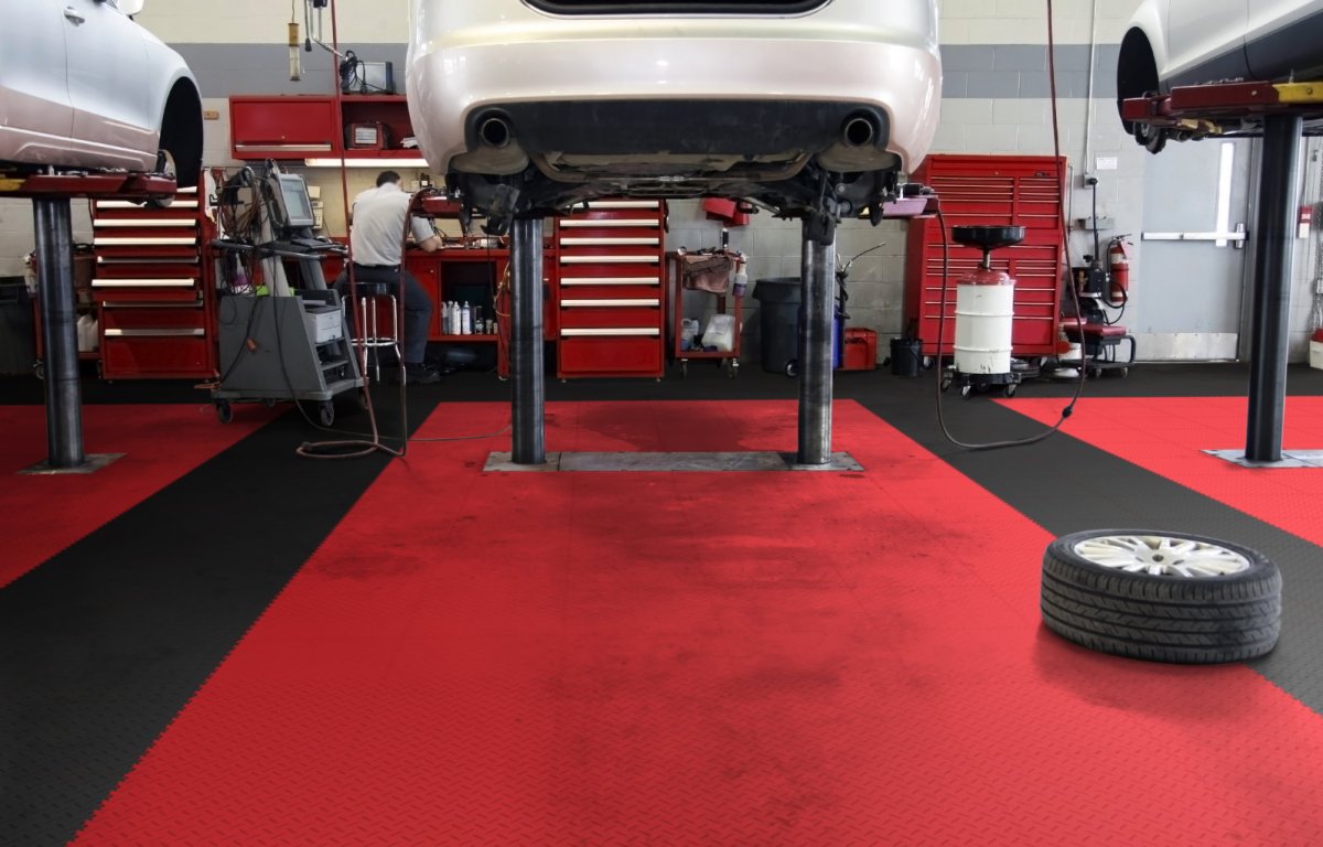 Напольное покрытие для автосервиса
