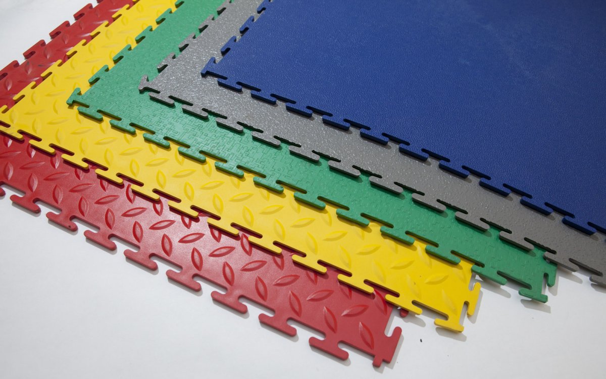 Резиновый пол в гараж