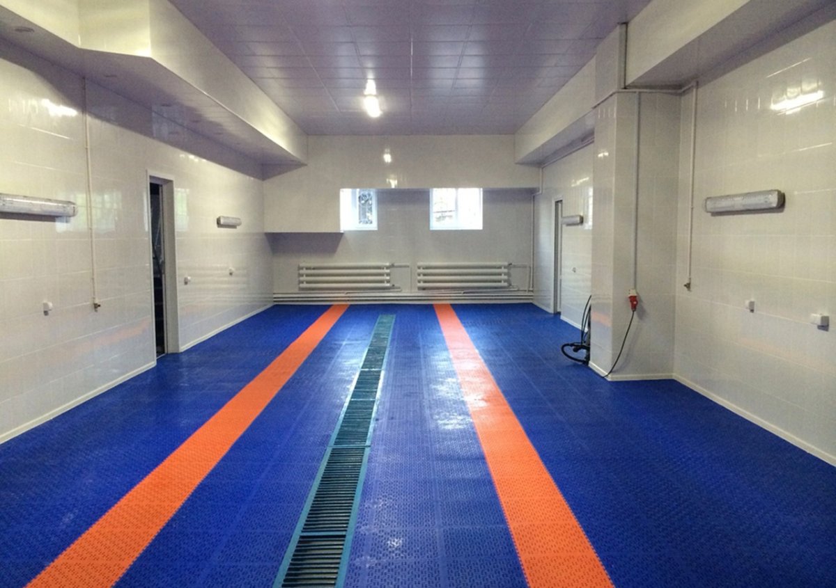 Резиновый пол для мойки