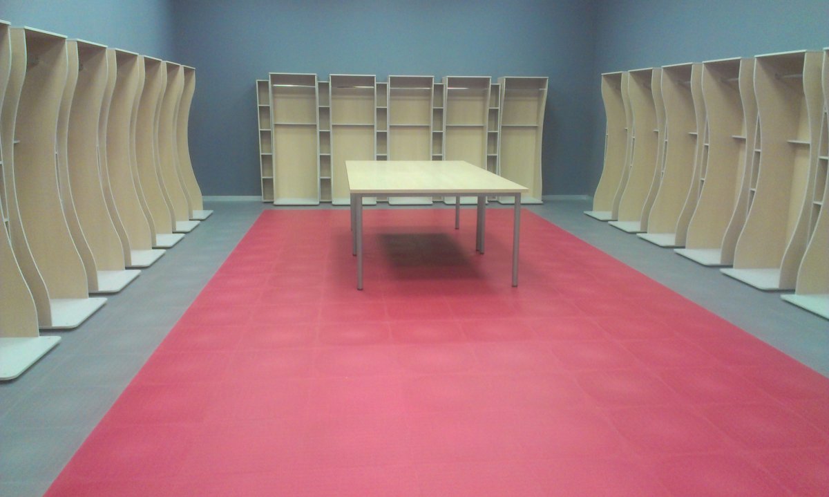 Резиновый пол в гараж