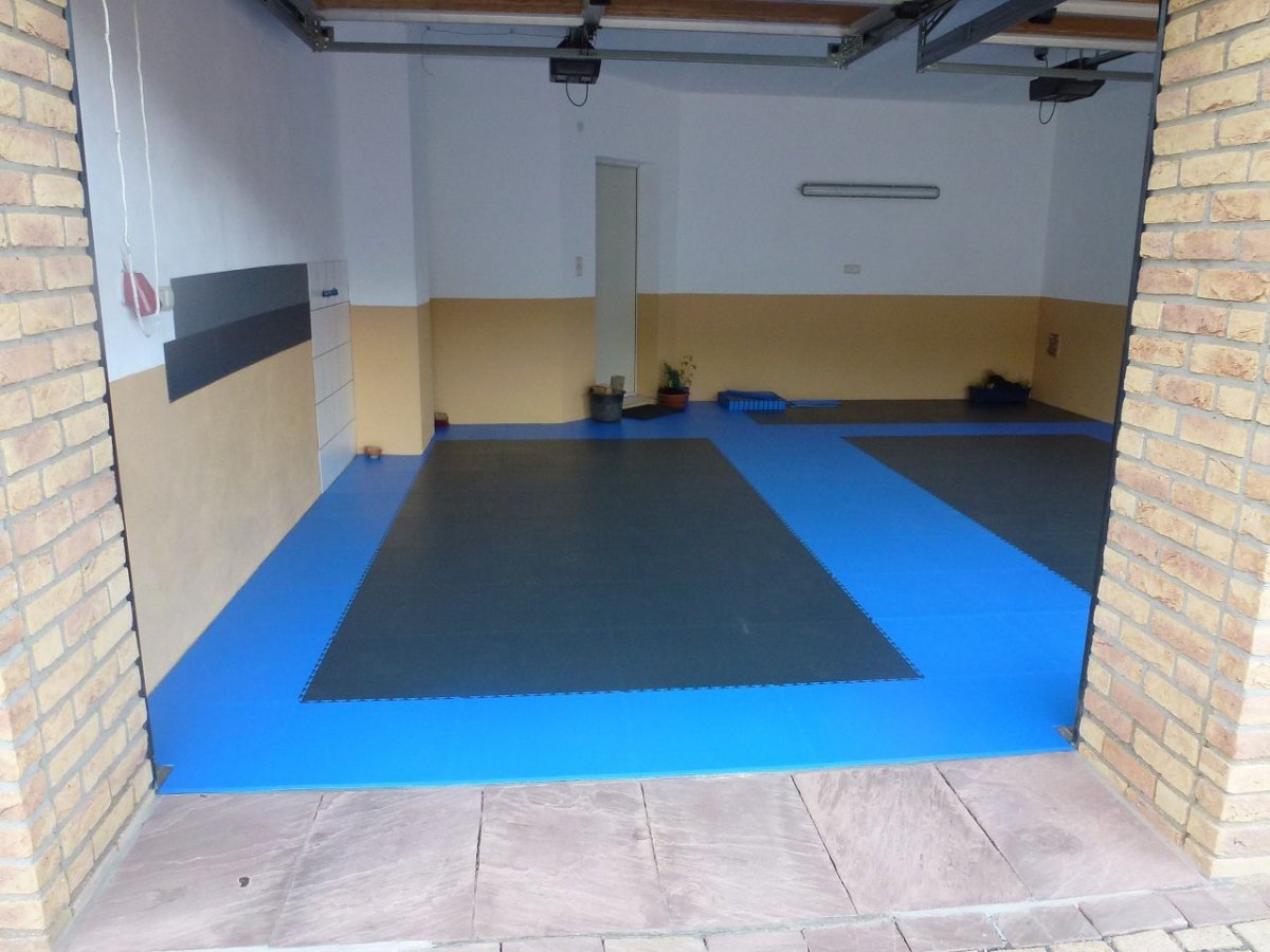 Цементно акриловый наливной пол для гаража