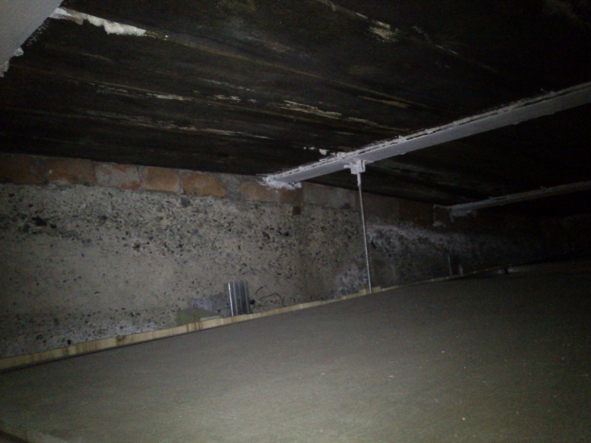 Погреб в гараже