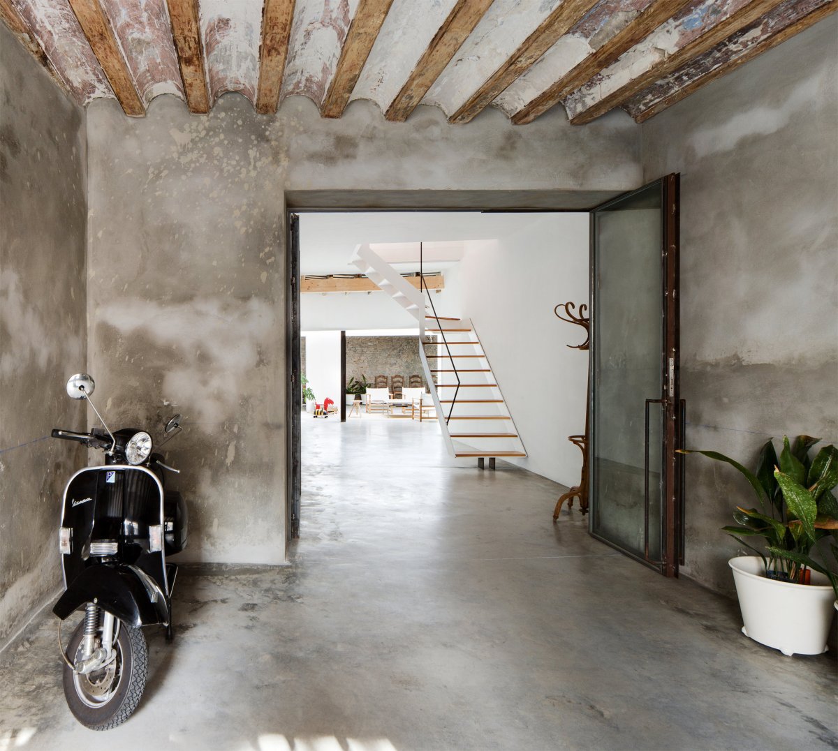 Фантастический интерьер гаража