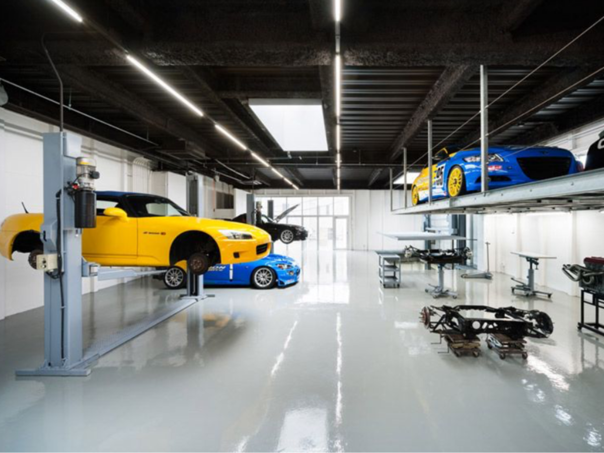 Интерьер автомастерской