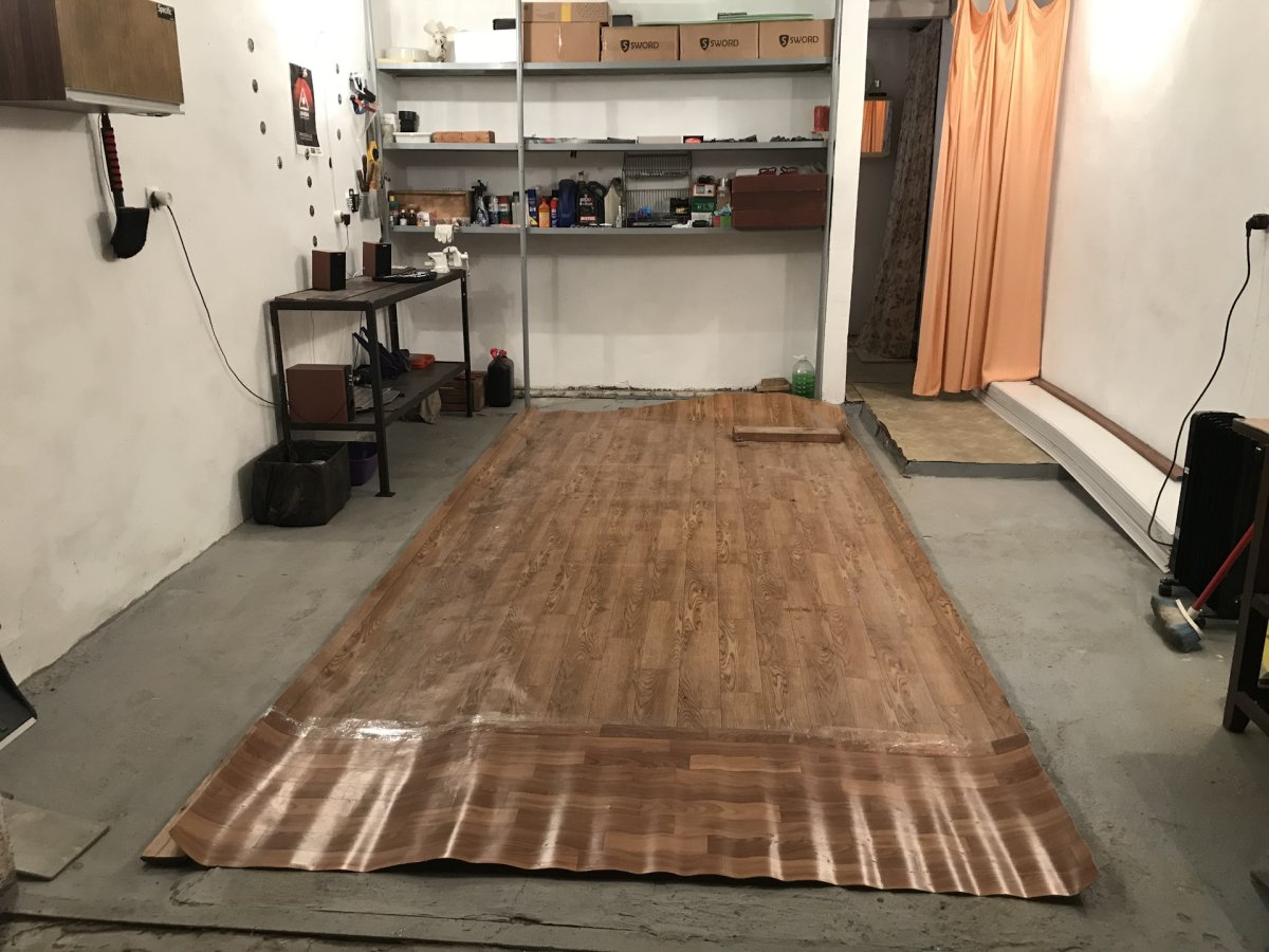 Промышленный линолеум для гаража