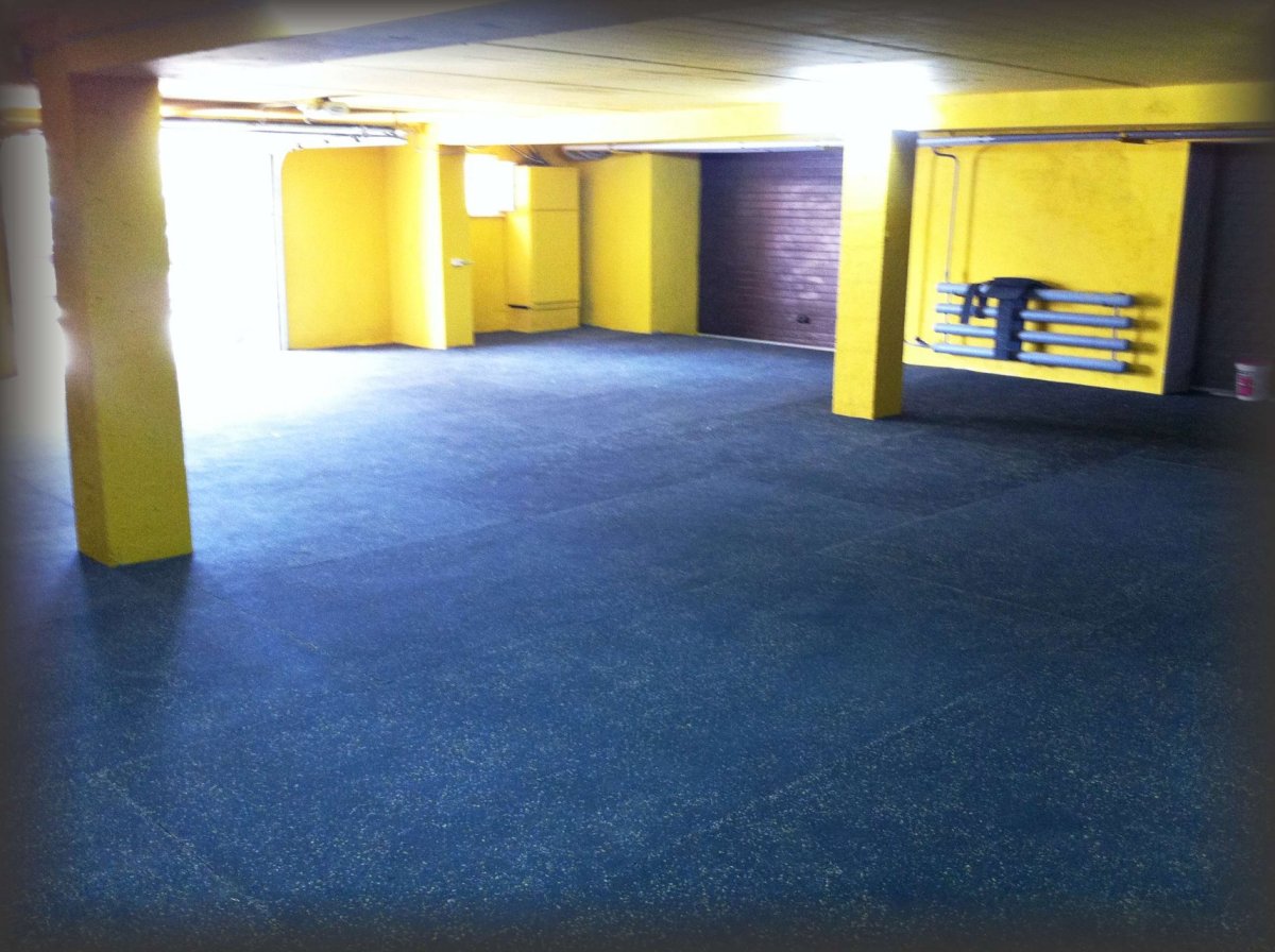 Интерьер гаража пол