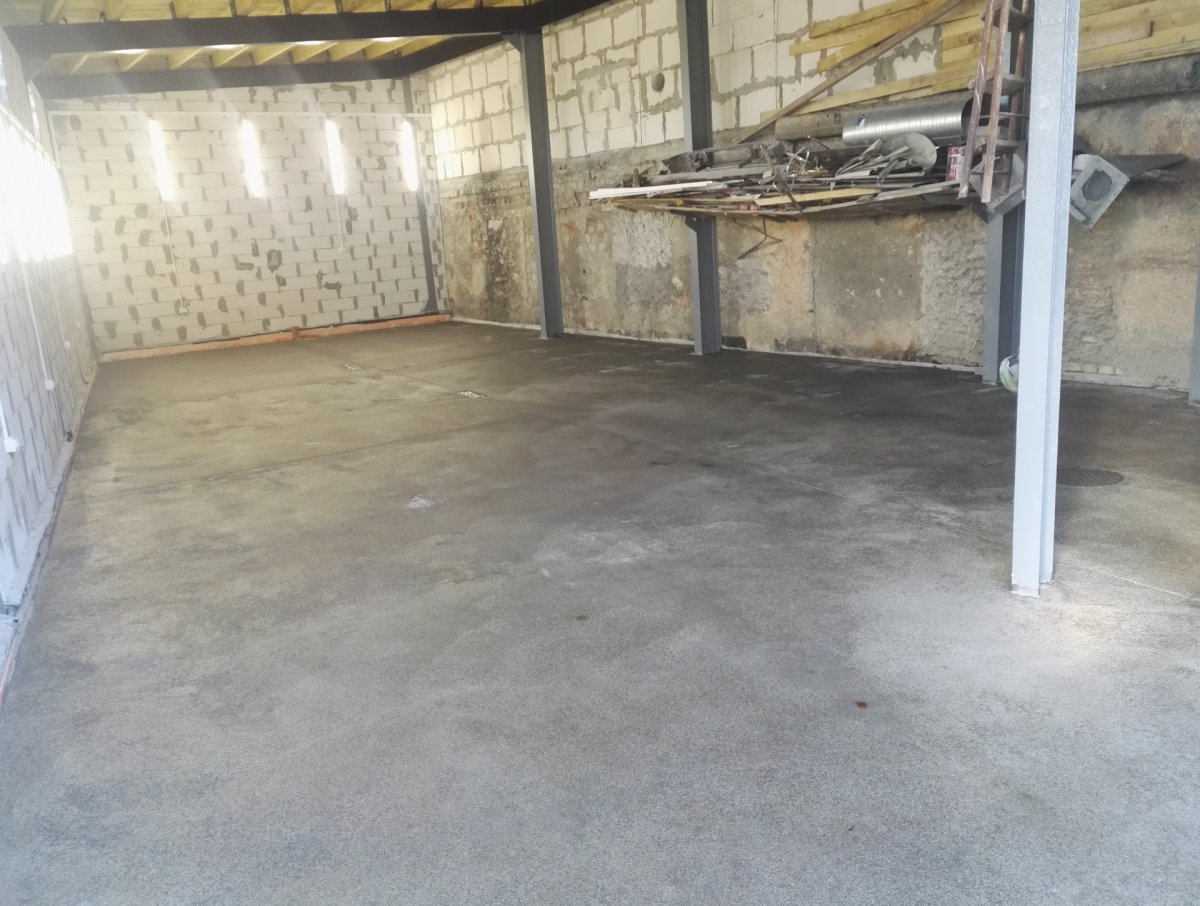 Крашенный бетонный пол