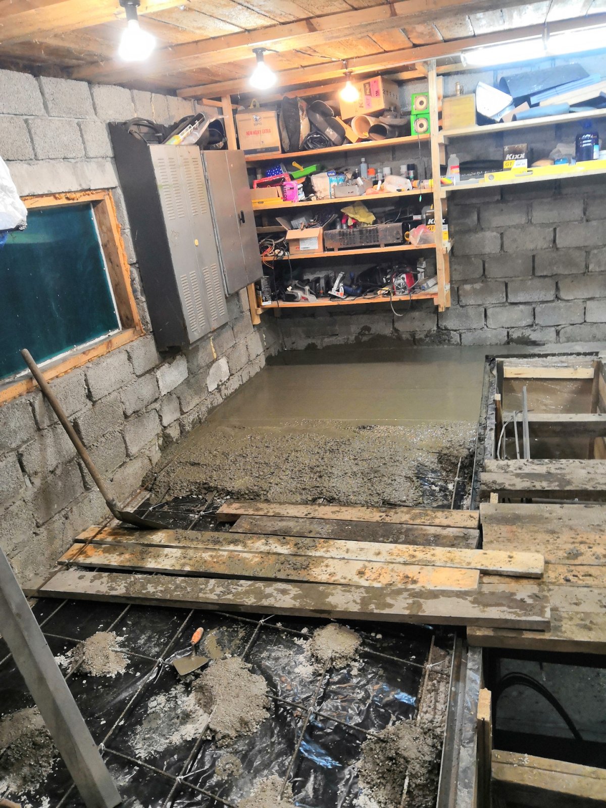 Деревянный пол в гараже