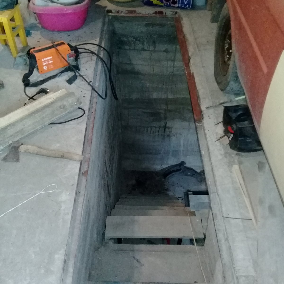 Плитка в гараже с ямой