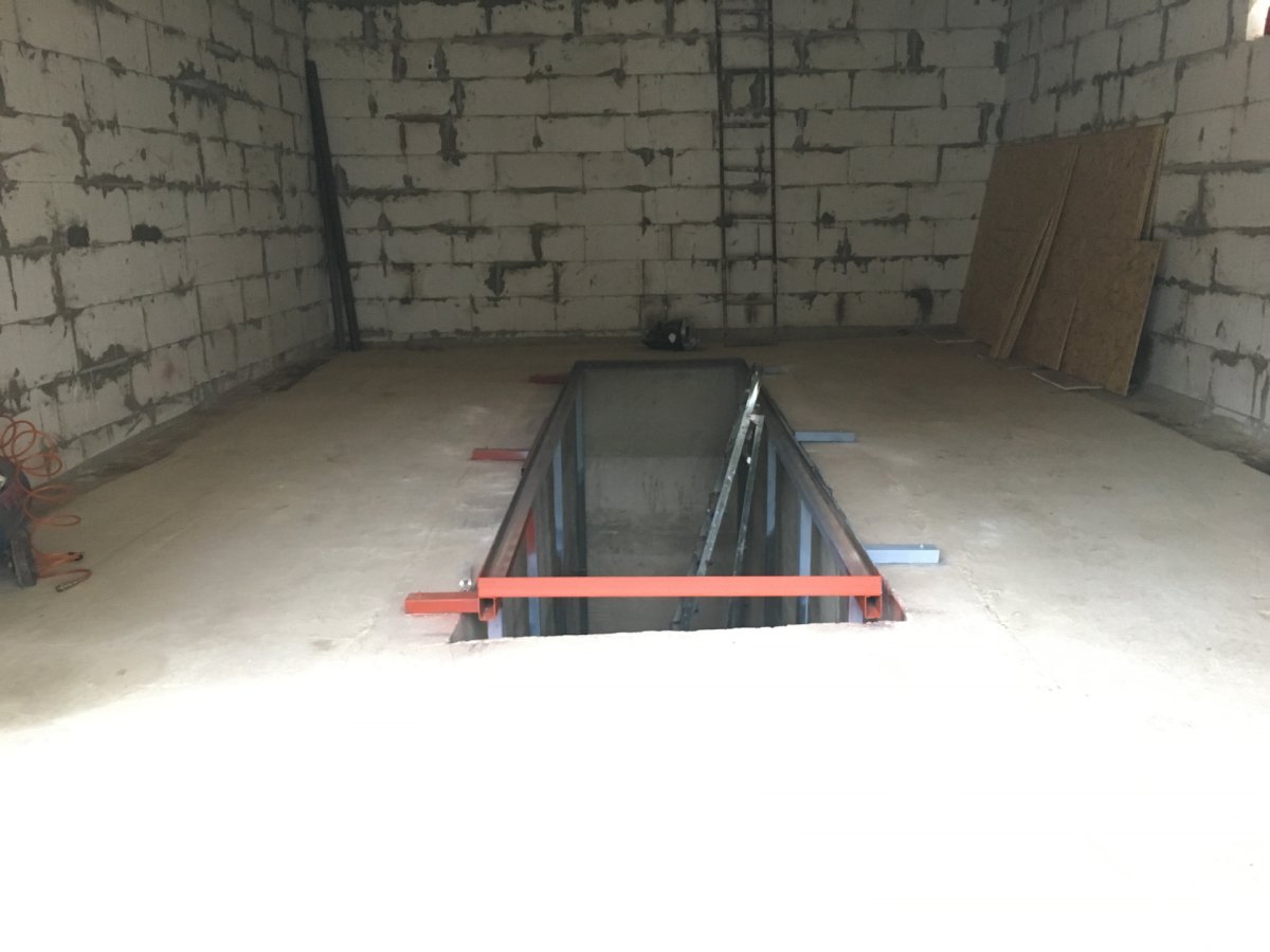 Пол в смотровой яме в гараже