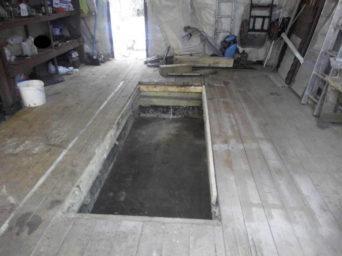 Пол в смотровой яме в гараже