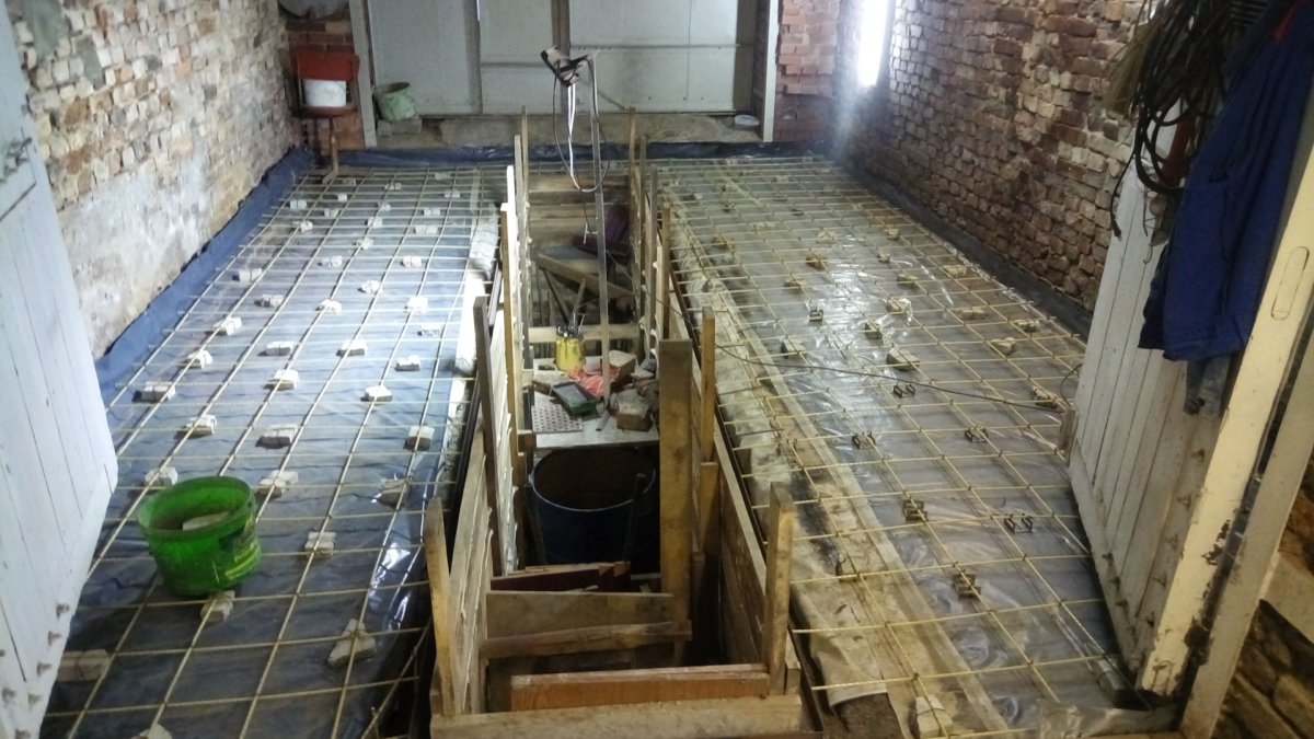 Пол в смотровой яме в гараже