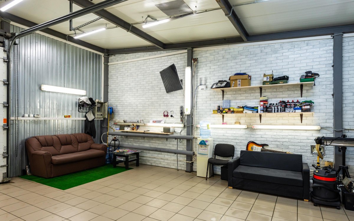 Комната отдыха в гараже