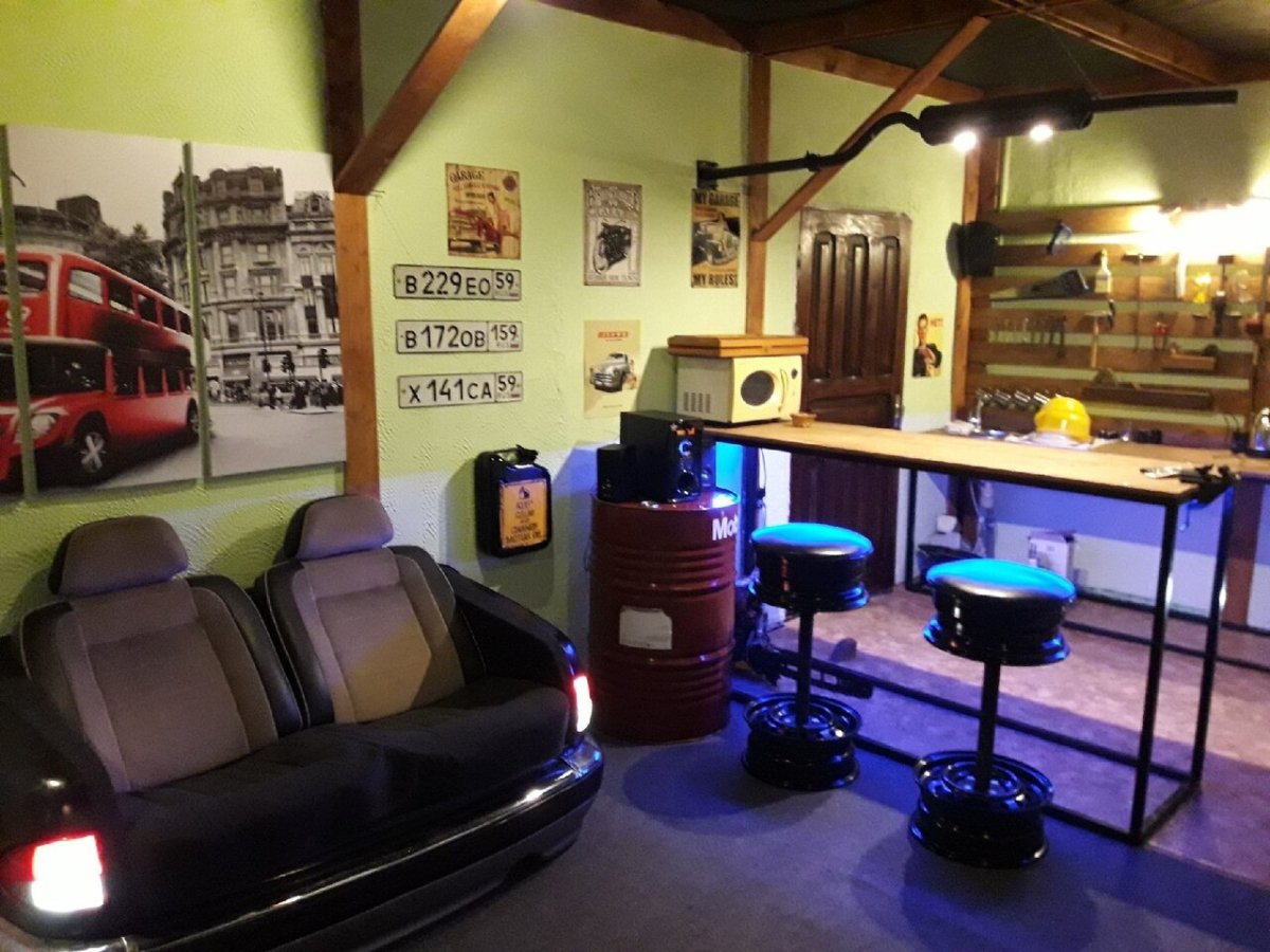 Комната отдыха в гараже