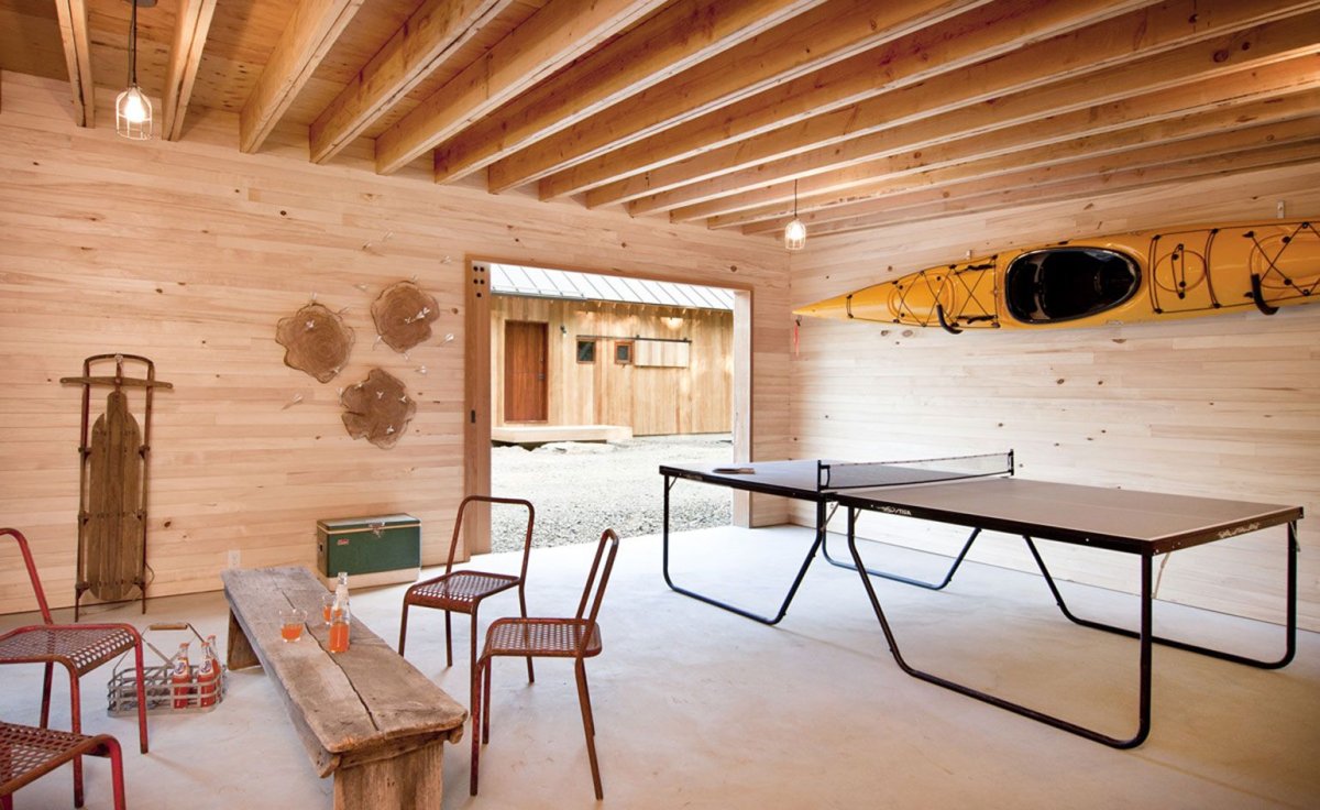 Мужская комната в гараже