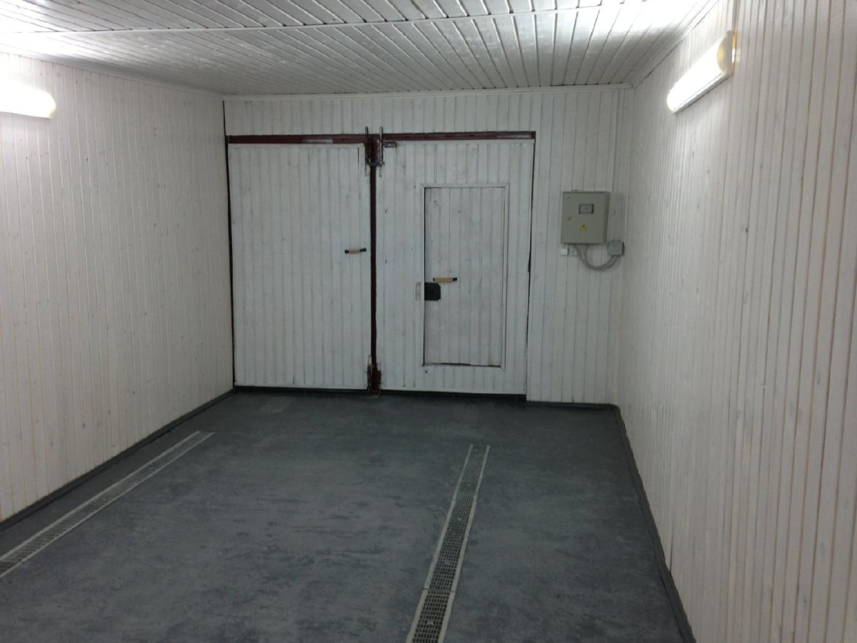 Старый гараж внутри