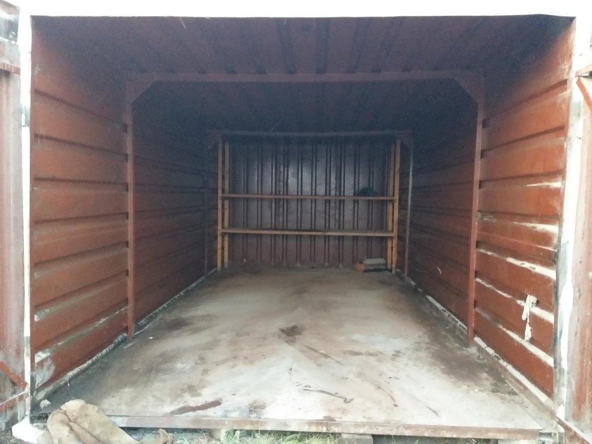 Деревянный пол в Железном гараже