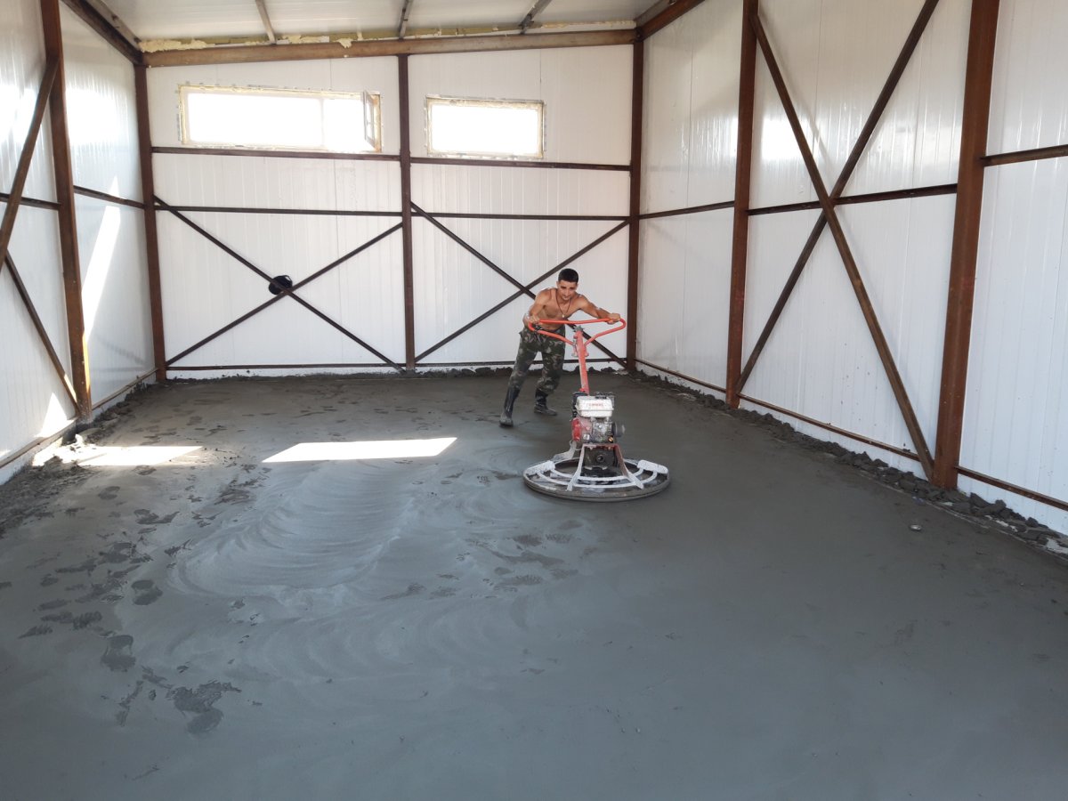 Обеспыливание бетонного пола жидким стеклом