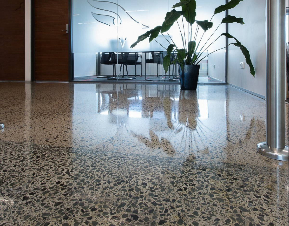 Обеспыливание бетонного пола жидким стеклом