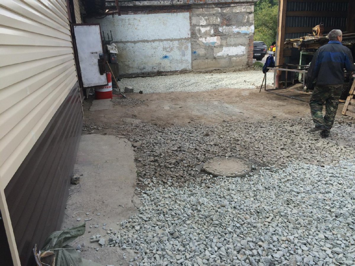 Засыпка щебнем перед гаражом