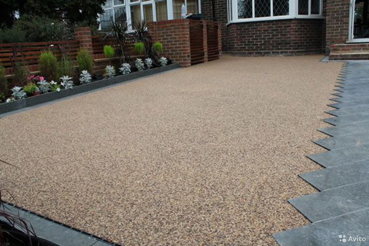 Крашеный деревянный пол в гараже