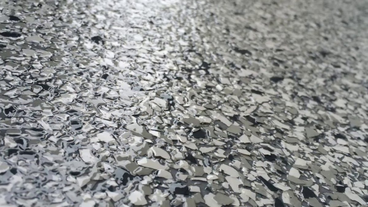 Бетонный пол с камнями