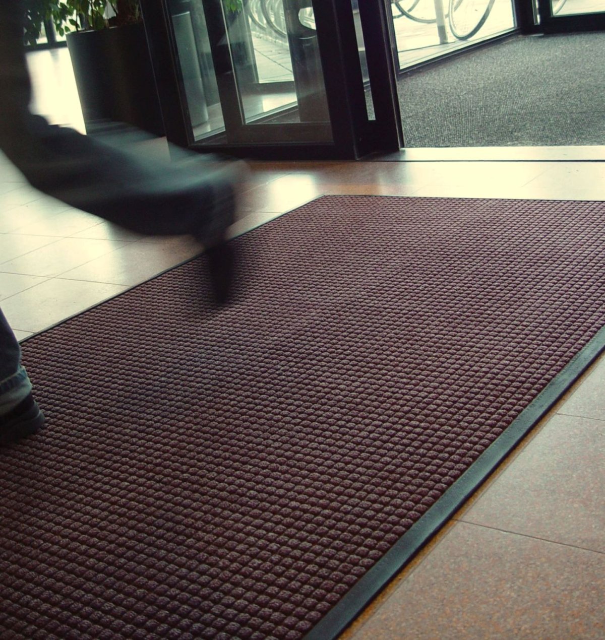 Грязезащитный ворсовой ковер премиум—класса «Guzzler»