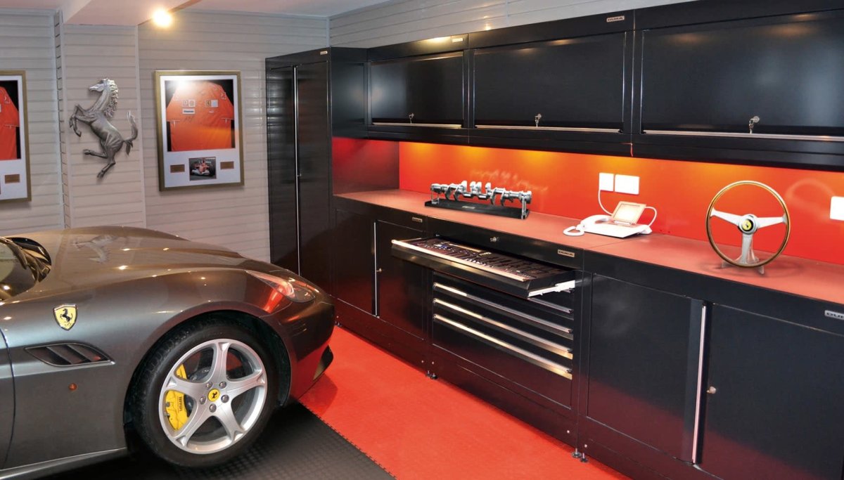 Интерьер гаража