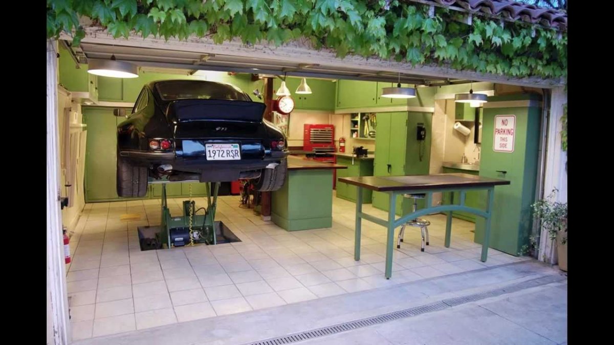 Обустроенный гараж для авто