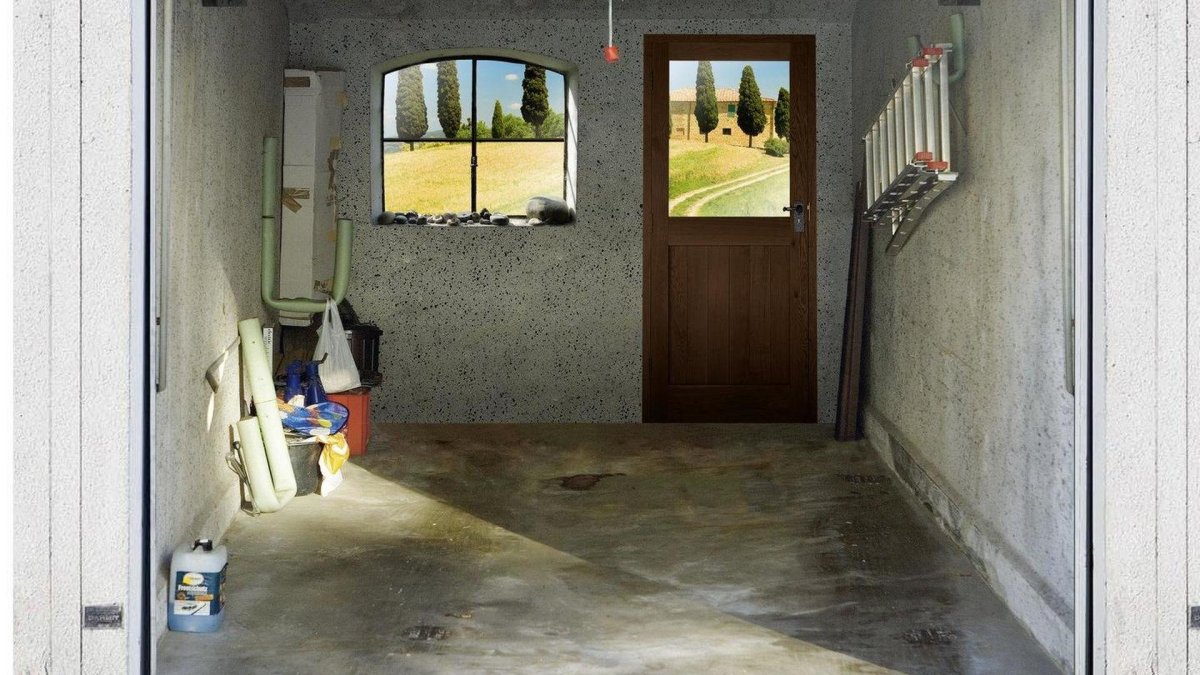 Раскрашенные ворота гаража