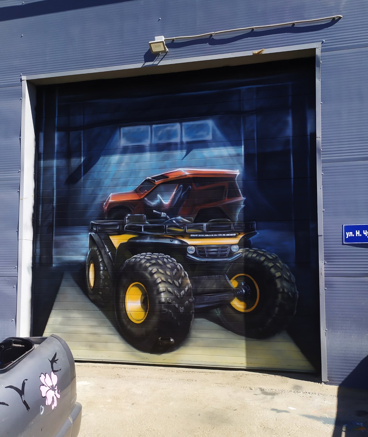 Аэрография на воротах гаража