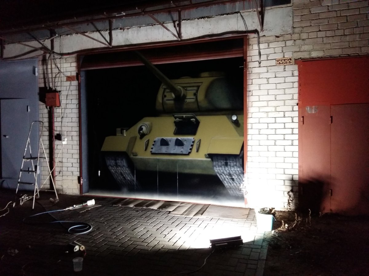 Оригинальная покраска гаража