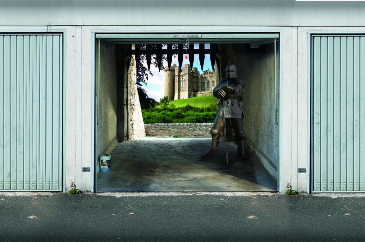 Аэрография на воротах гаража