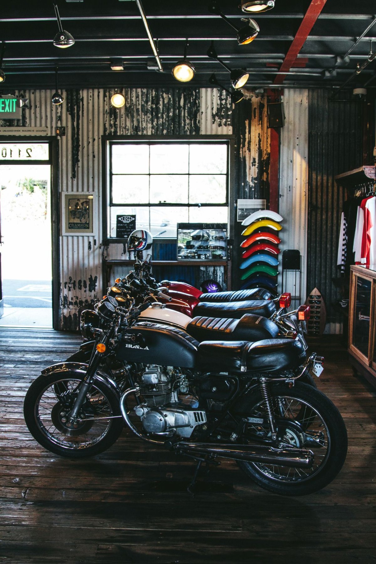 Чоппер в гараже