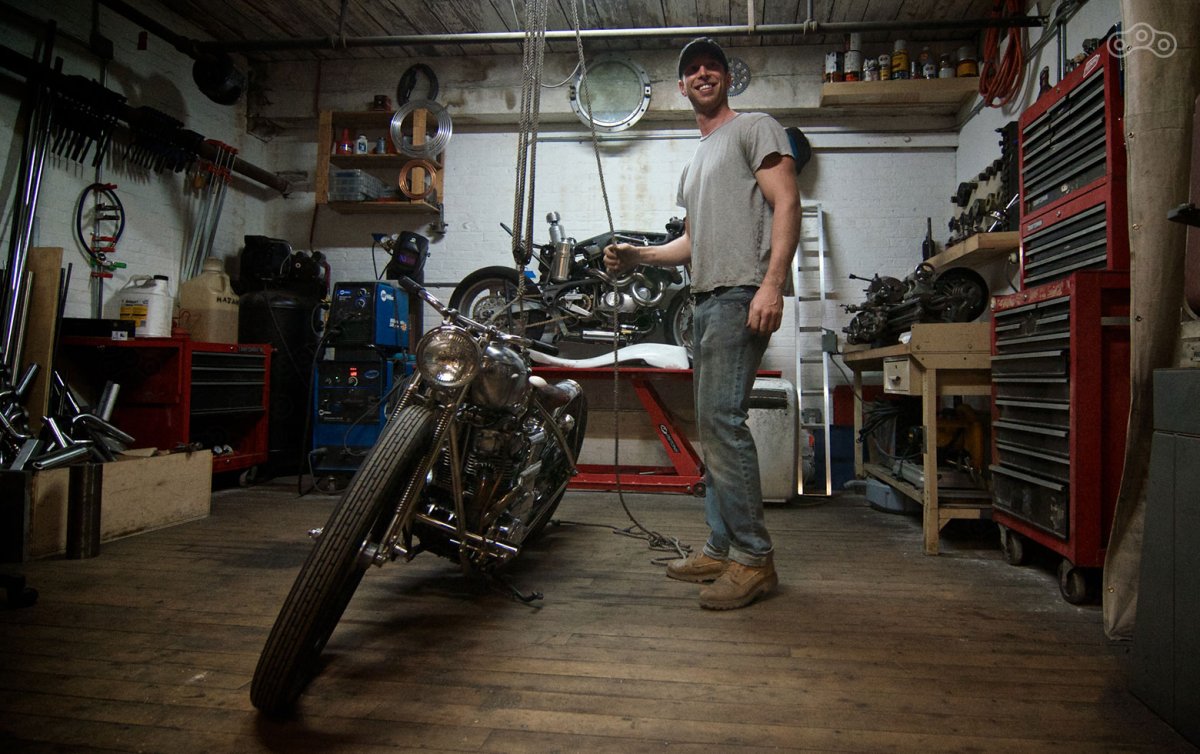 Гараж для мотоцикла