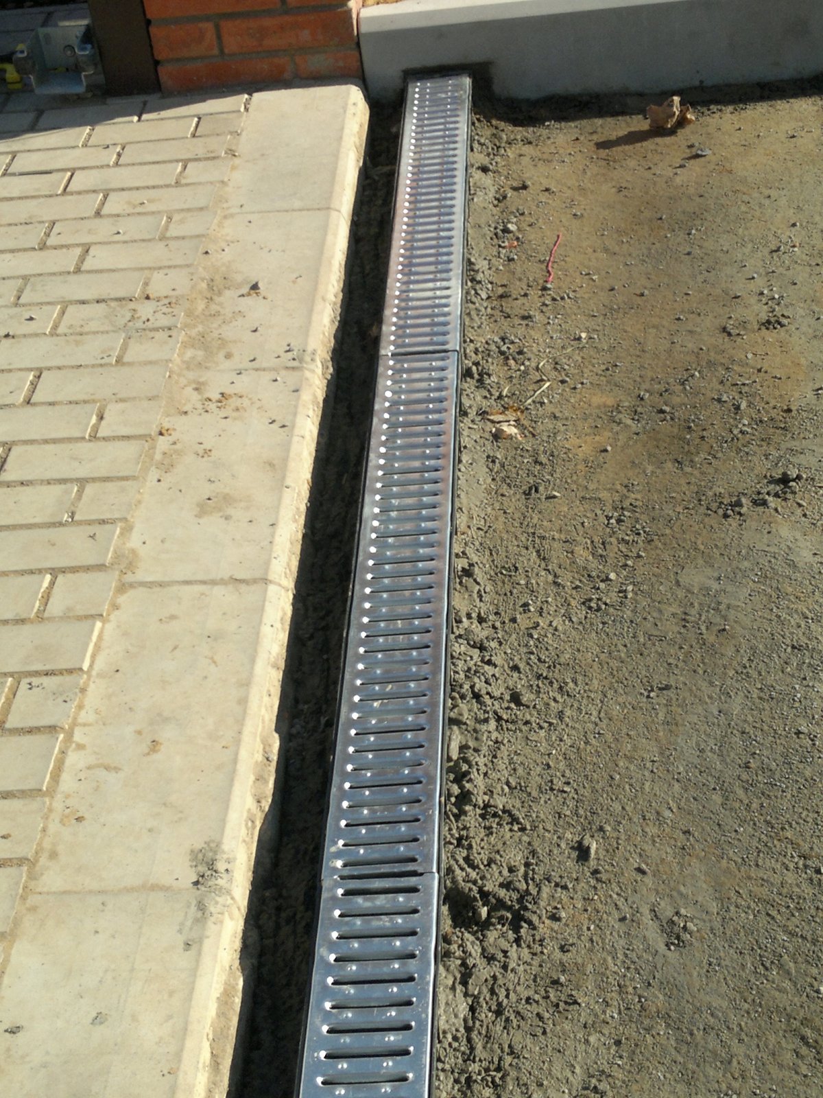 Ливневка в отмостке