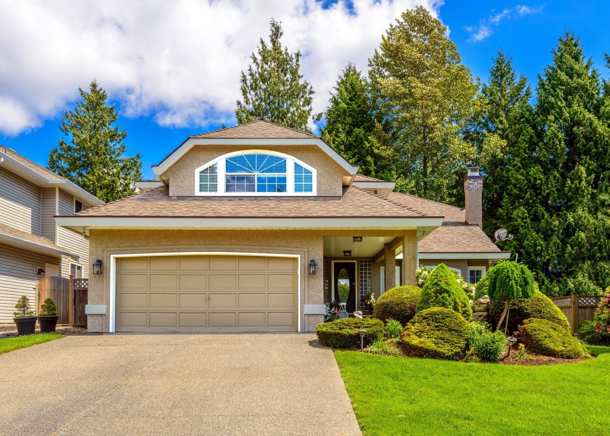 Дом с гаражом