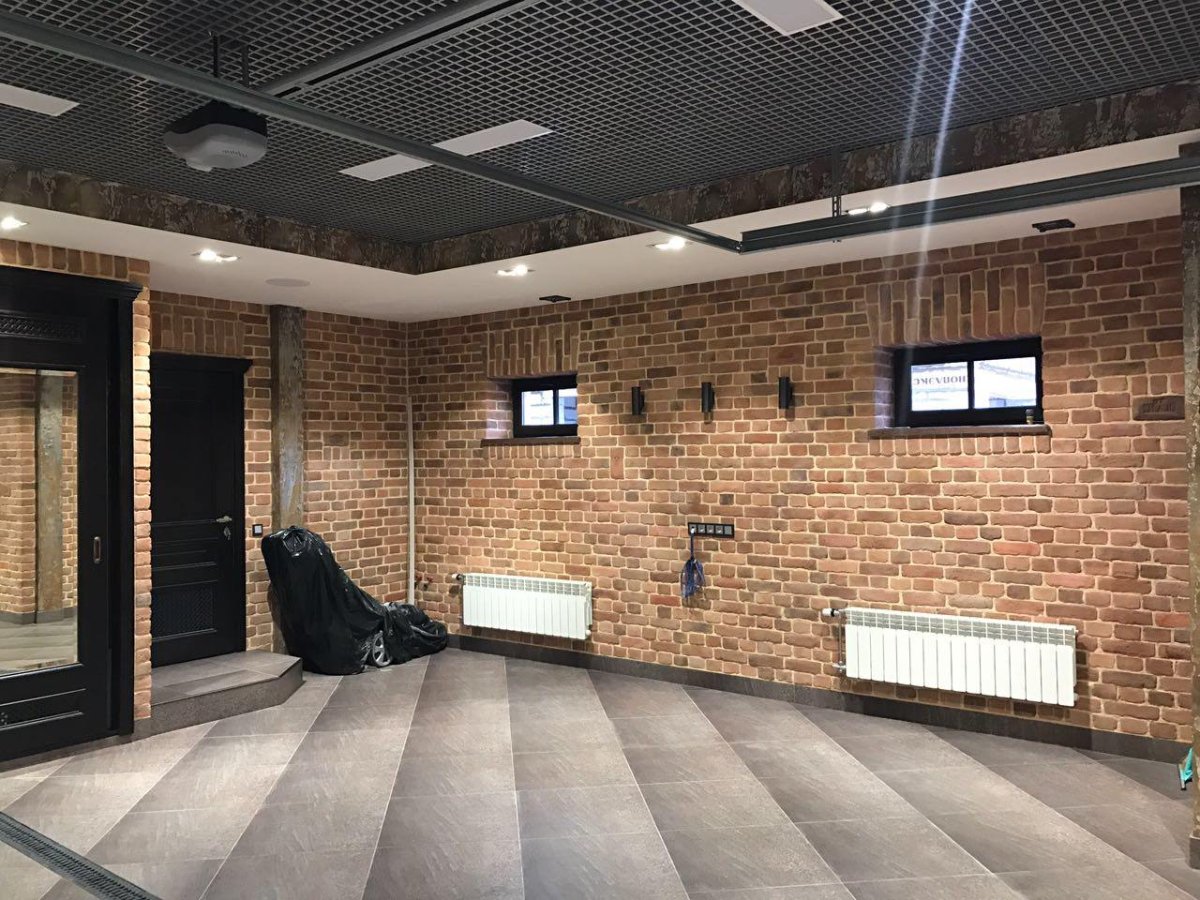 Интерьер двухэтажного гаража