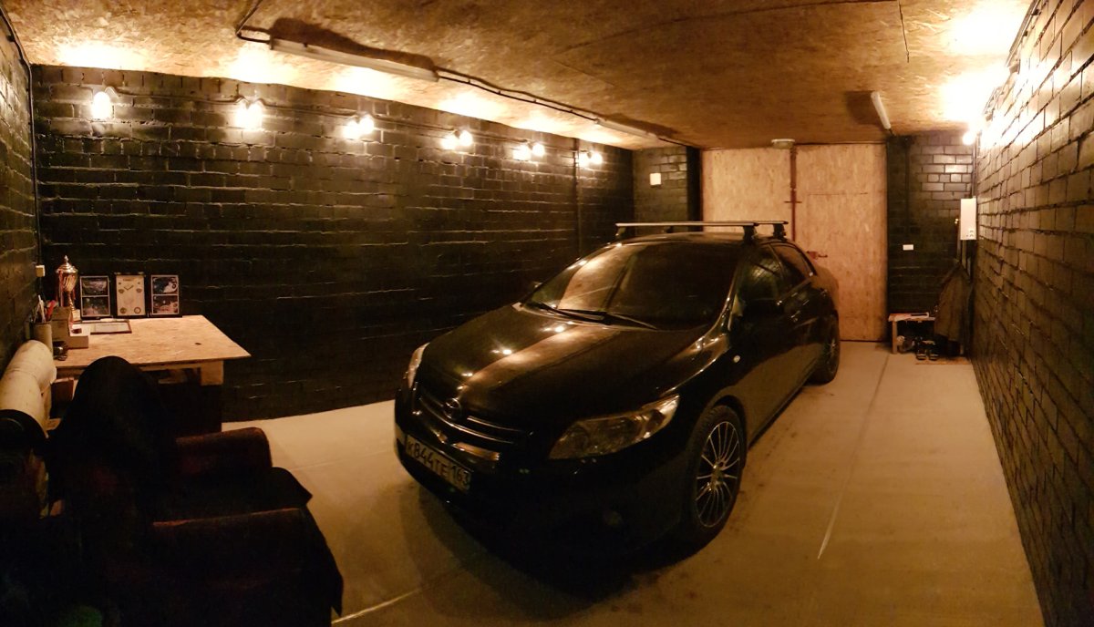 Внутренний интерьер гаража