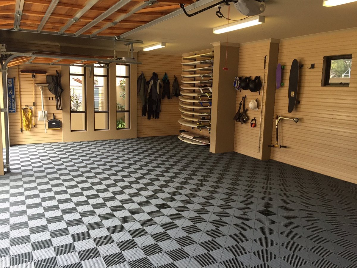 Внутренний интерьер гаража