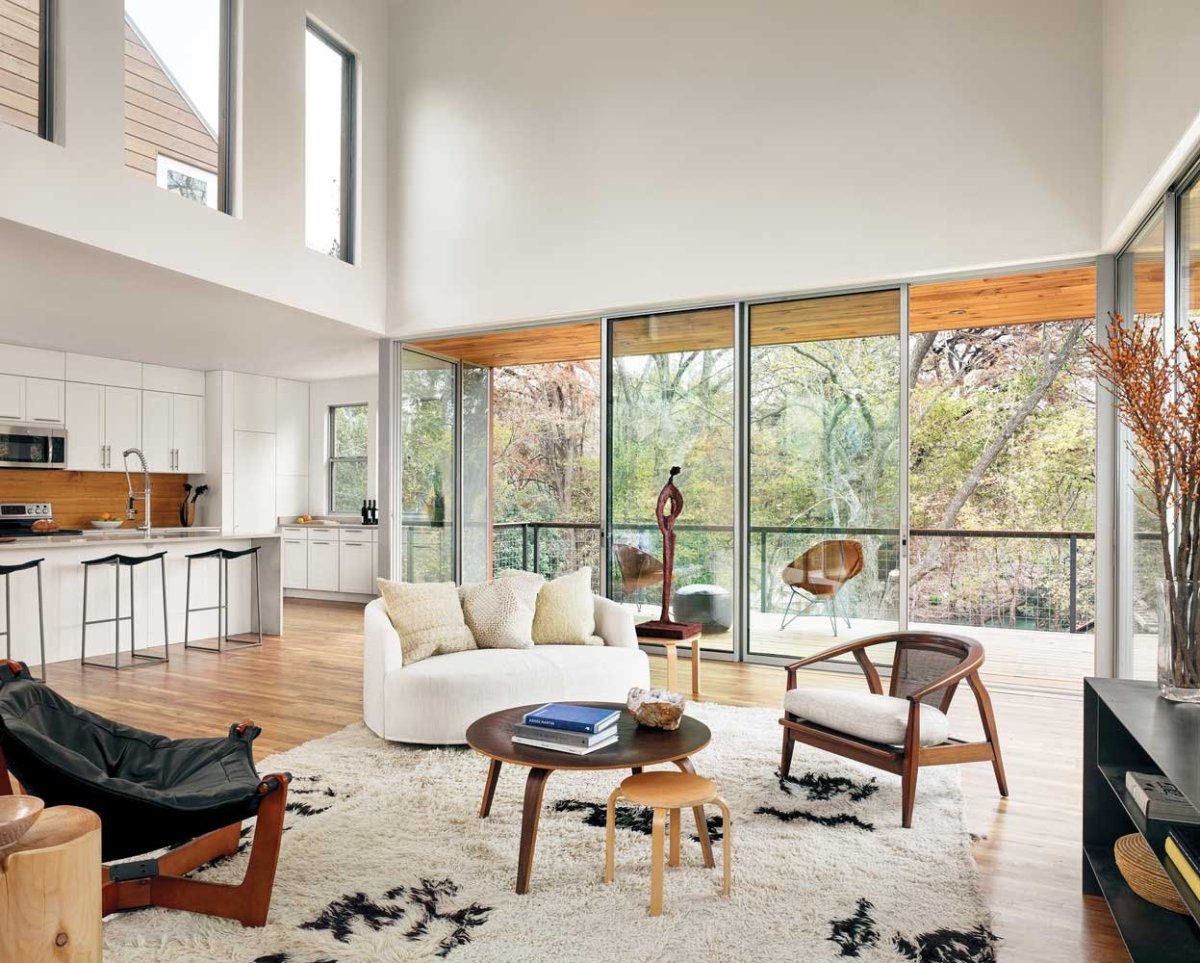 Современные окна панорамные из ясеня