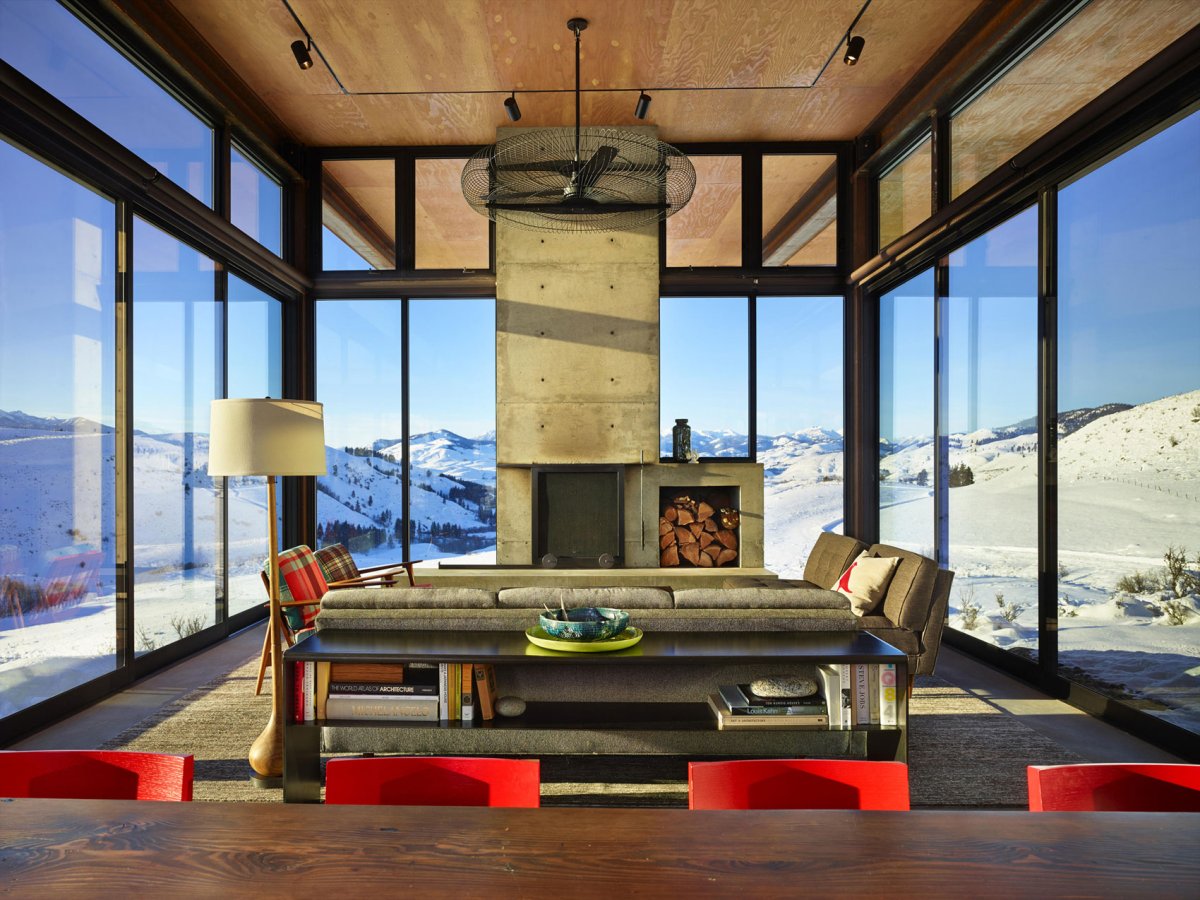 Интерьер с панорамными окнами