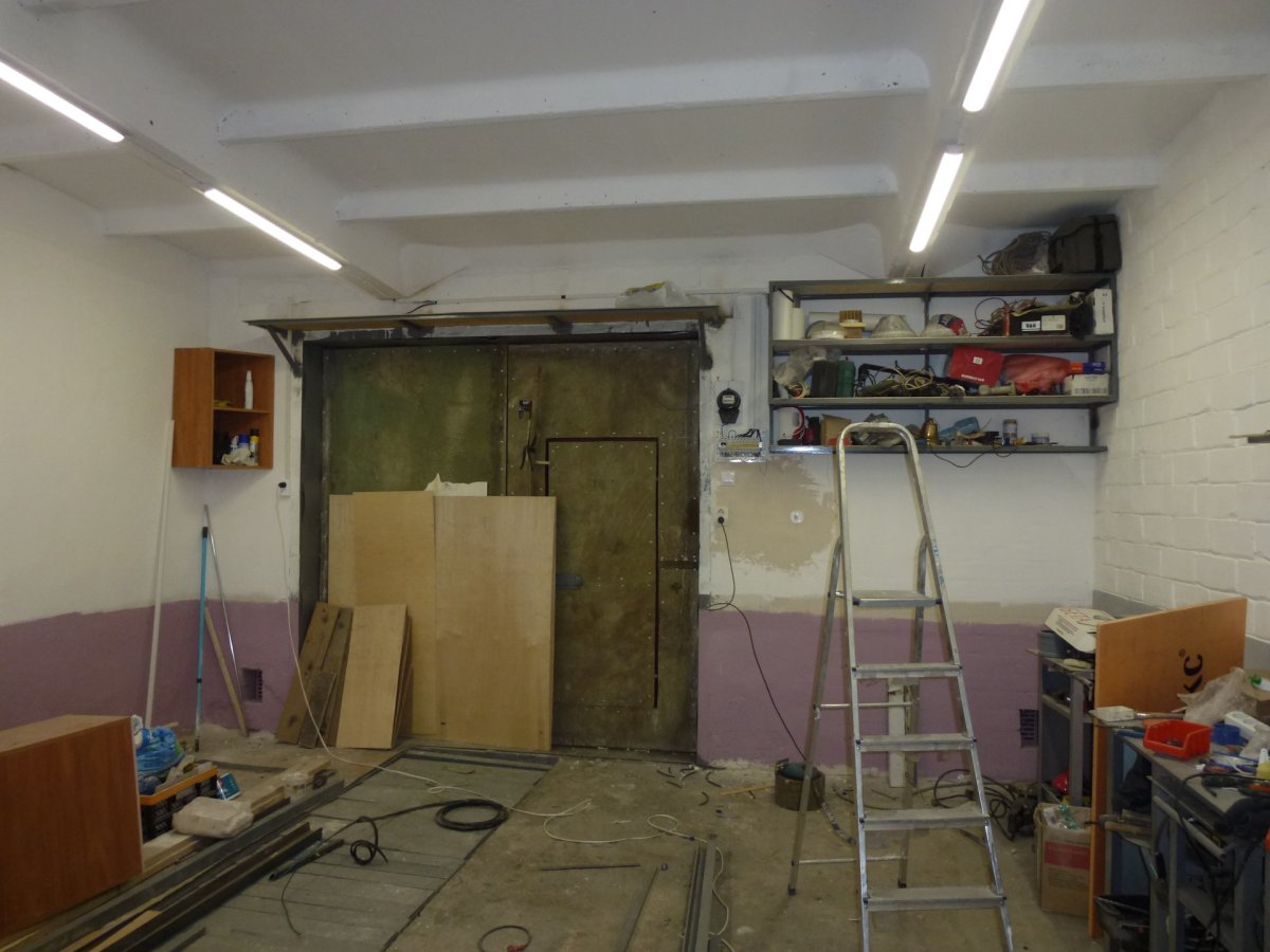 Покраска стен в гараже