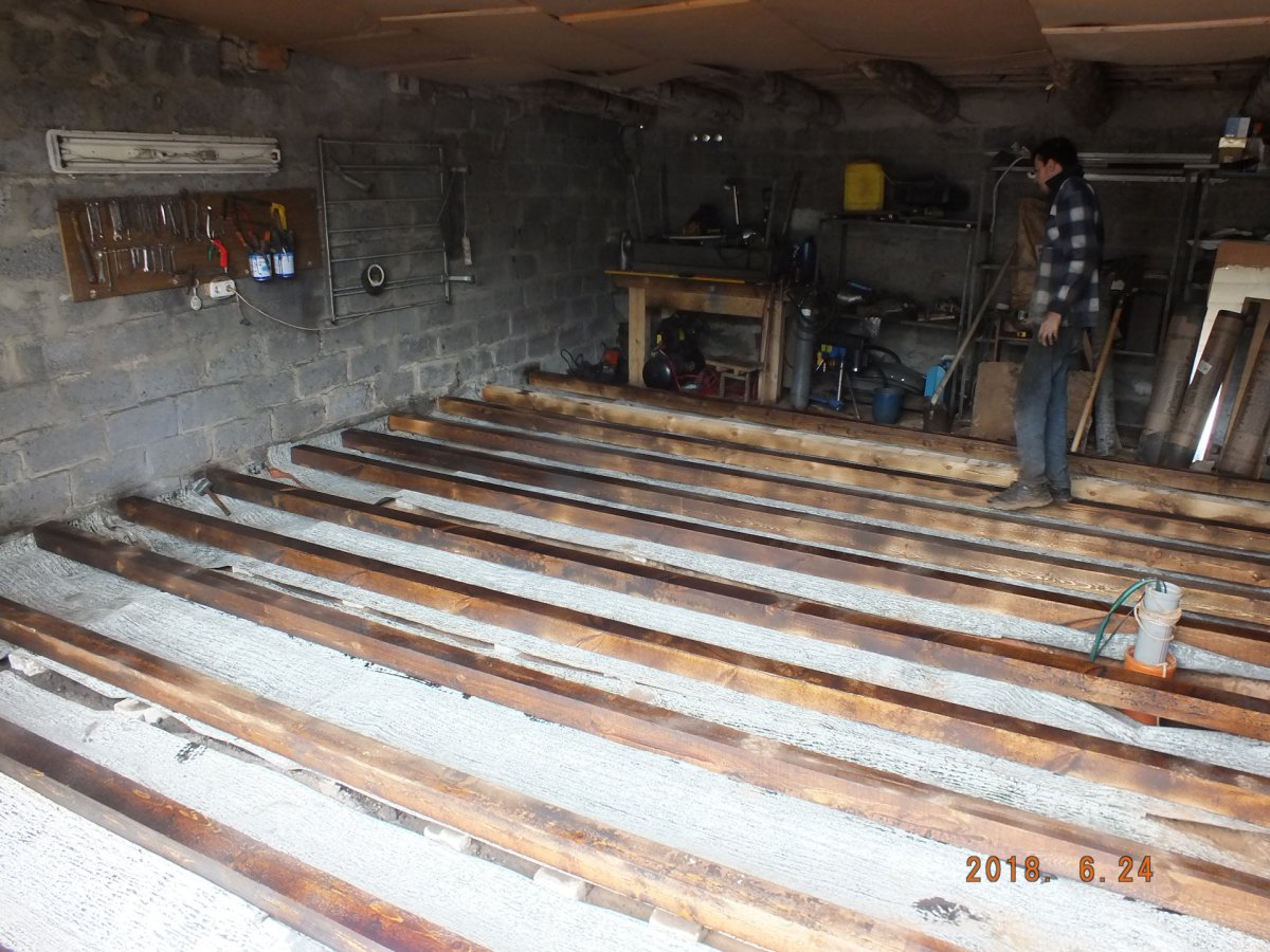 Как в Шымкенте из дюймовки делает полы