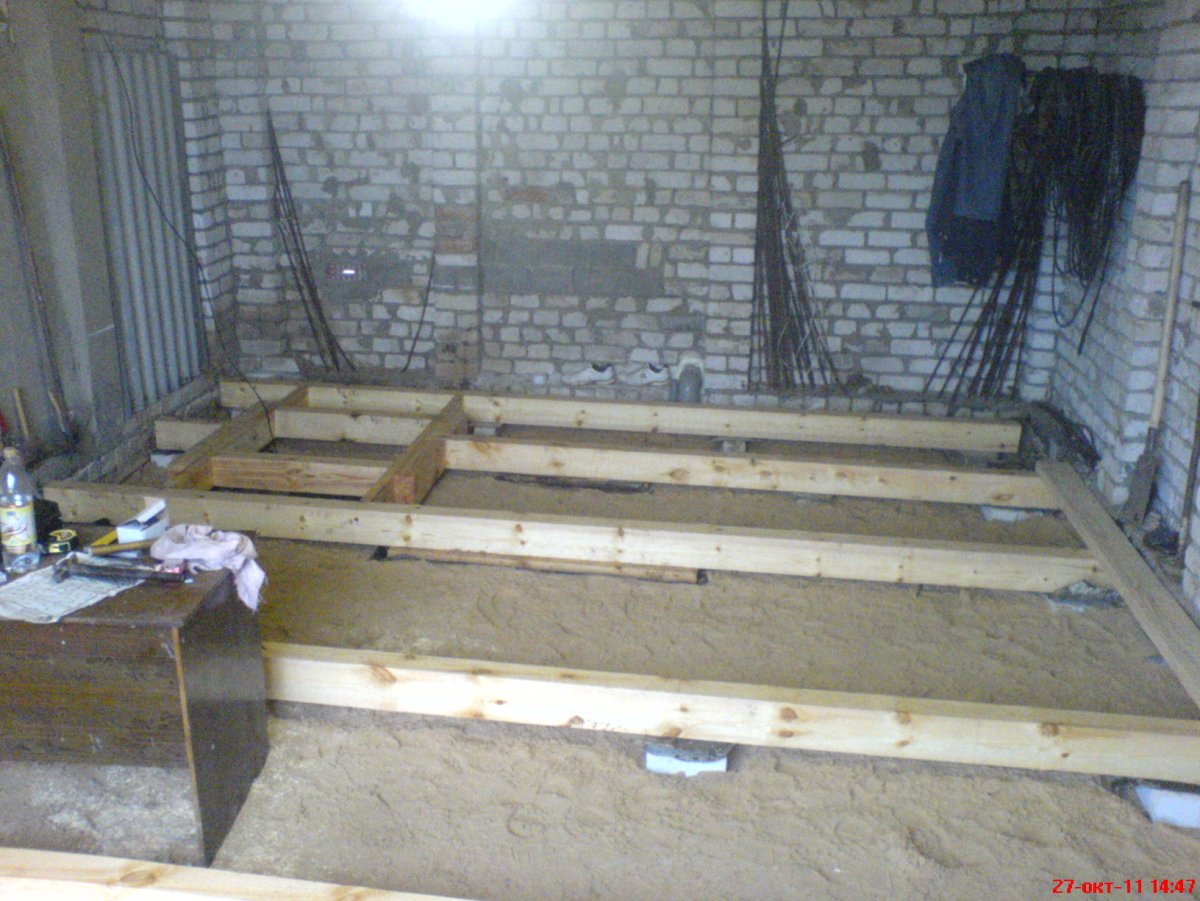 Деревянный пол в гараже